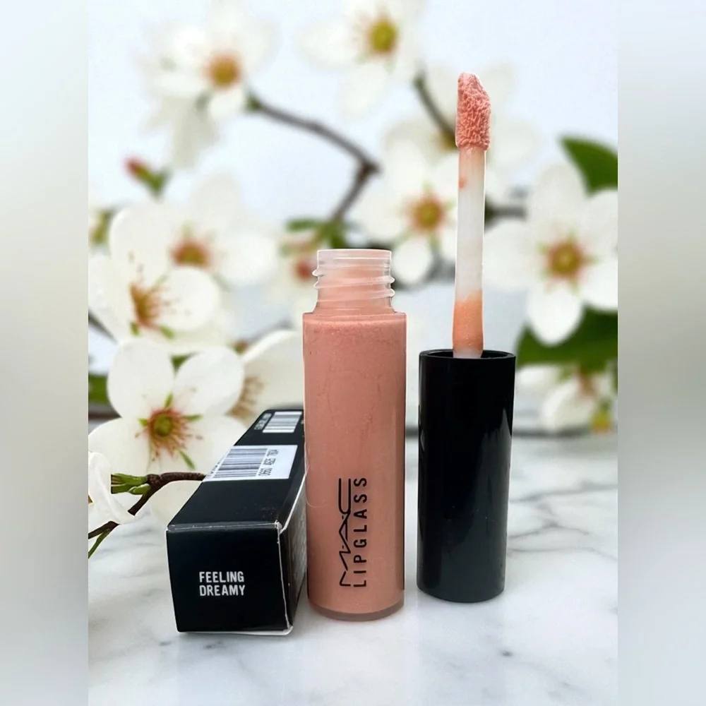 MAC FEELING DREAMY LIPGLASS. RARE. NEW IN BOX. LIMITED EDITION.